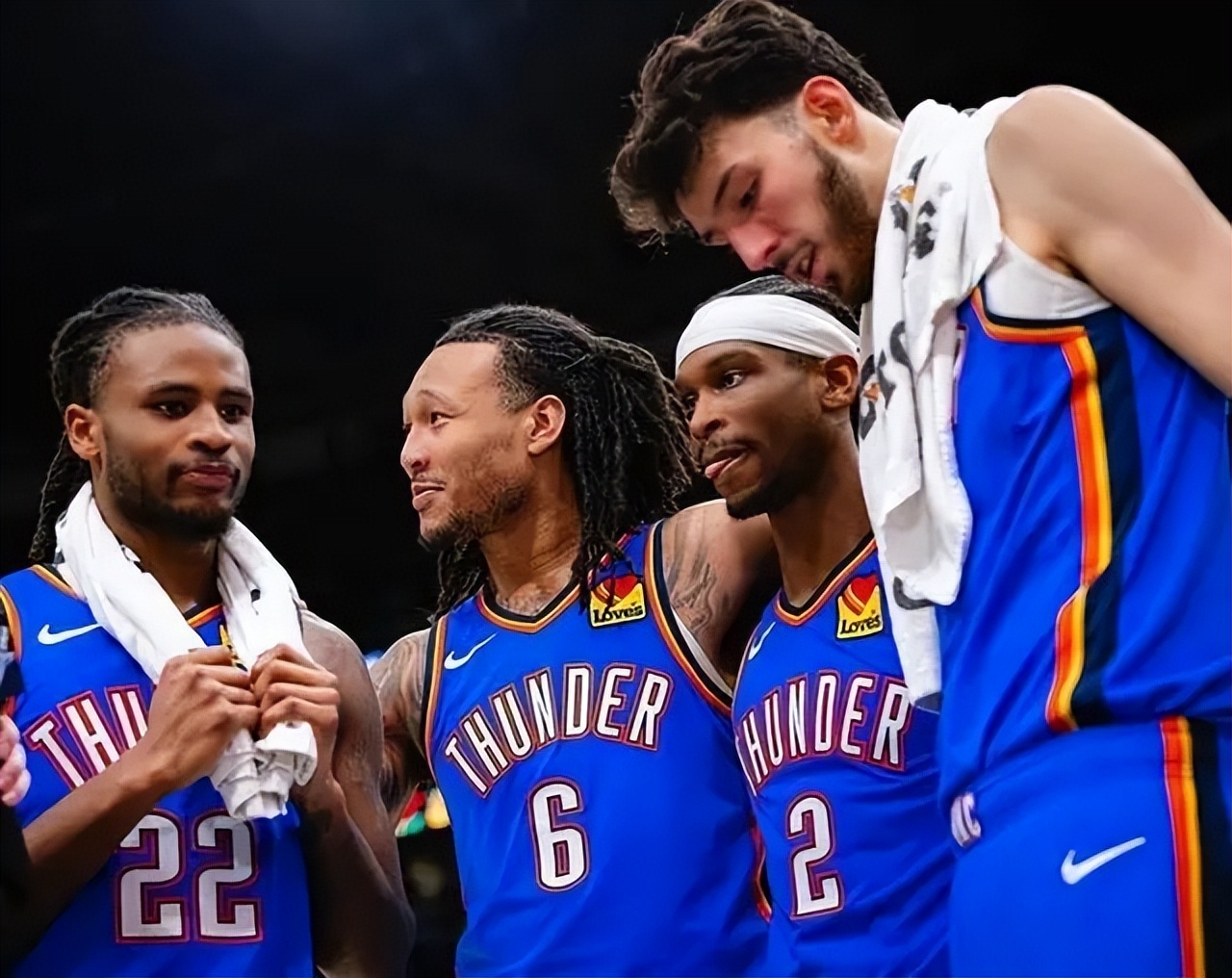 招牌绝技！哈滕弧顶接球 带一步高抛空心命中打停马刺（哈滕招牌绝活：弧顶接球一步高抛空心，打停马刺）