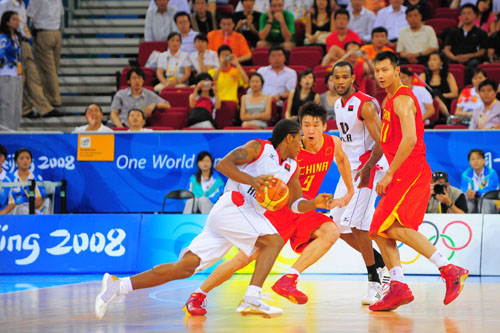 英超半场：泰特、威尔逊破门，维卡里奥送空门，热刺2-0富勒姆（英超半场战报：泰特、威尔逊进球，维卡里奥失误送空门，热刺2-0领先富勒姆）