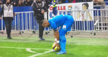 荷甲战报：罗兹破门，博尔赫斯扳平，费耶诺德1-1特温特（荷甲速递：罗兹先拔头筹，博尔赫斯追平，费耶诺德1-1战平特温特）