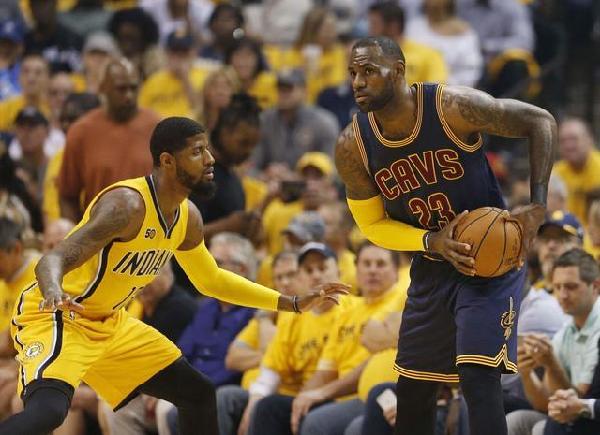 塞萨尔：齐沃为什么要换下博尼和泽林斯基？他俩明明表现最好（塞萨尔质疑齐沃换人：为何撤下表现最佳的博尼与泽林斯基？）