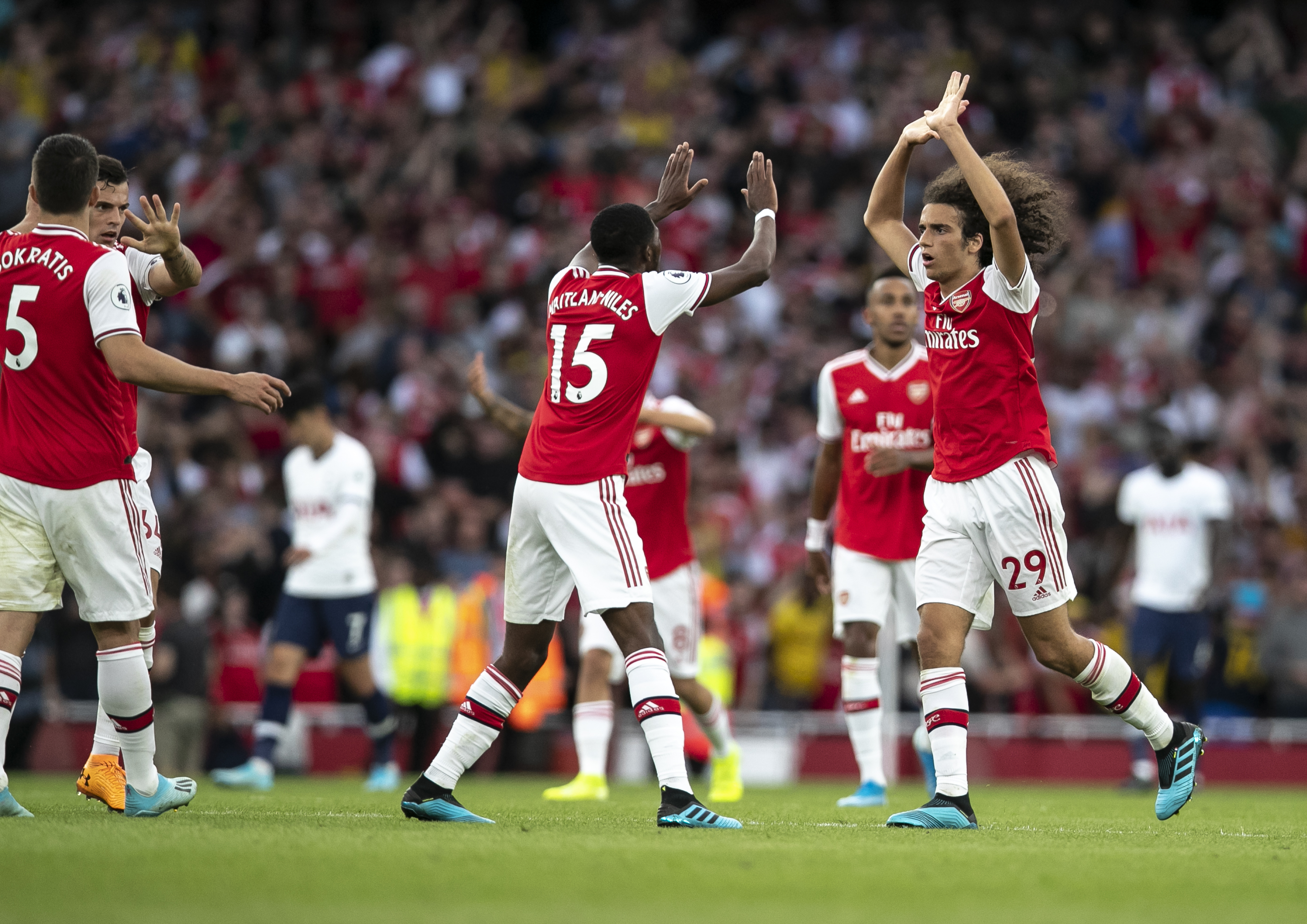 毛剑卿谈汪士钦红牌：给年轻人点自信吧，再网暴把人家暴死了（毛剑卿评汪士钦红牌：别再网暴了，多给年轻人一些自信）