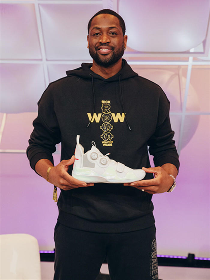 詹姆斯圣诞大战再创辉煌（詹姆斯圣诞夜再度封神）