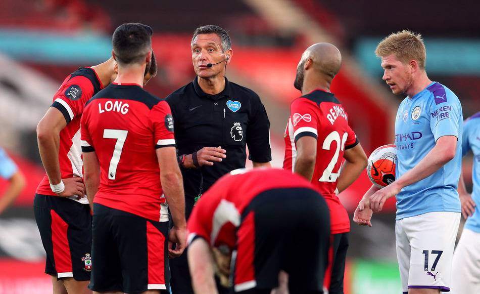 能攻能传表现不错！卡姆·斯潘塞替补5中4&三分2中2拿到10分5助（替补卡姆·斯潘塞高效发力：5投4中、三分2中2，砍下10分5助攻）