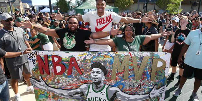 今日专访：杨腾飞——深圳一战中抢下致胜前场板的篮球新秀（独家专访：杨腾飞——深圳之战抢下致胜前场篮板的潜力新秀）