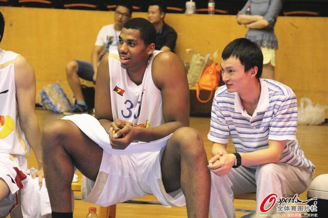 劳塔罗国米生涯欧冠62次出场并列队史第二，仅次于萨内蒂（劳塔罗欧冠为国米出场62次，追平队史第二，仅逊萨内蒂）