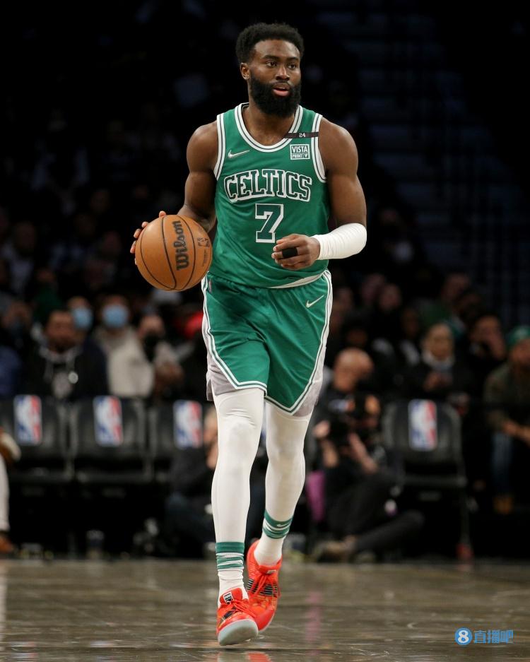 深入探讨戈贝尔的身体疲劳与防守策略（剖析戈贝尔的体能疲劳与防守应对）