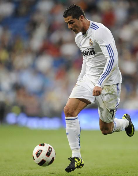 张镇麟：新赛季加盟上海从点滴做起，希望和弗格为球队做贡献（张镇麟加盟上海新季：携手弗格从点滴起步为球队贡献力量）