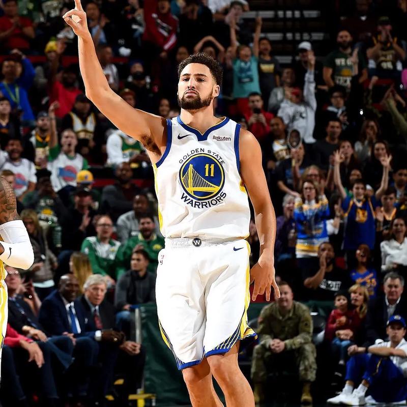 图片报：米兰对金玟哉感兴趣，在今夏就曾观察过他（图片报称：AC米兰有意引进金玟哉，今夏已进行考察）