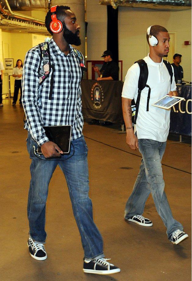 优势明显！广东半场35中23&命中率65.7% 领先合肥26分（火力全开！广东半场35投23中，命中率65.7%，领先合肥26分）