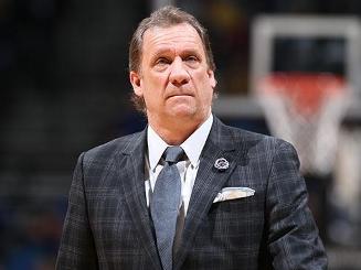 高诗岩半场数据回顾：1分2助攻2犯规，正负值-7（高诗岩半场数据速览：1分、2助攻、2犯规，正负值-7）