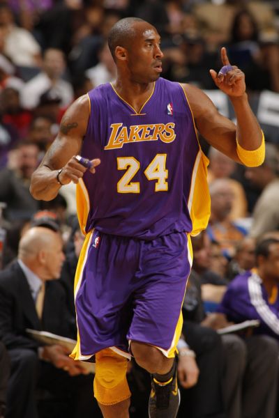 QPR球员谢尔因保护母亲用石头砸伤一男子，事后公开致歉（QPR球员谢尔为护母用石击伤一名男子，随后公开致歉）