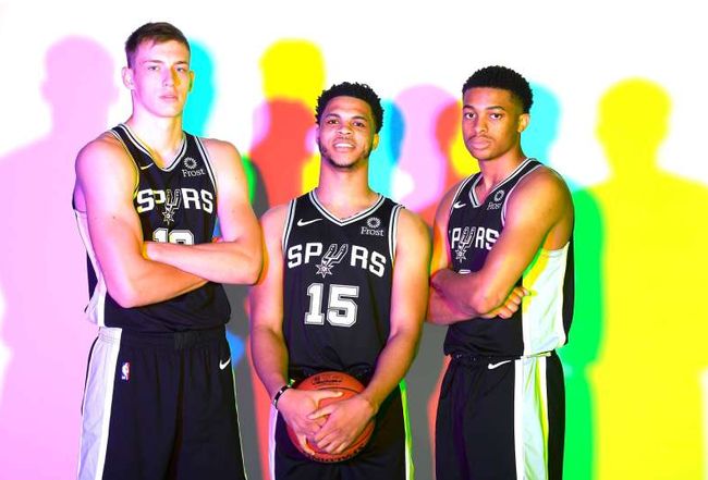 圣吉罗斯主帅：我们打欧冠不是来当旁观者，要让马竞感到压力（圣吉罗斯主帅：踢欧冠不做看客，目标给马竞制造压力）