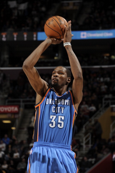 詹姆斯关键三分绝杀比赛（詹姆斯制胜三分完成绝杀）