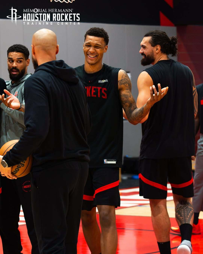 河南队球员尹鸿博宣布退役（河南队球员尹鸿博正式挂靴）