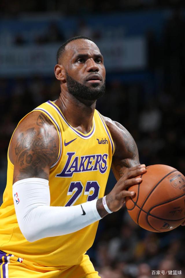 埃泽英格兰队生涯前3进球均为替补打进，为凯恩后第二人（埃泽英格兰生涯前3球皆替补破门，继凯恩后第二人）