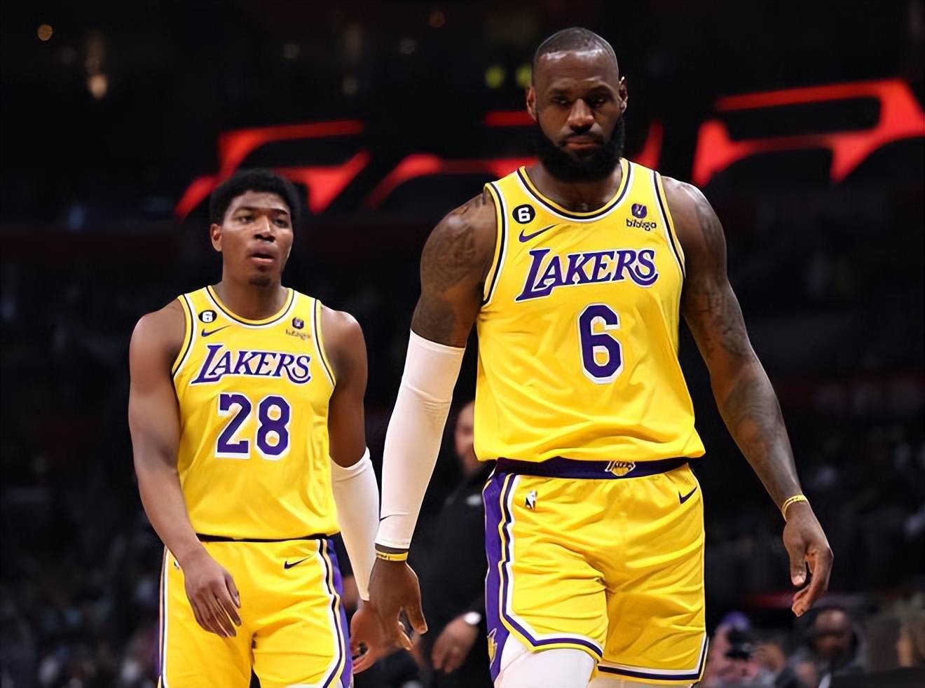 罕见！阿根廷球员骂梅西：没想到你是德保罗的跟屁虫（罕见一幕：阿根廷球员怒怼梅西，称其成了德保罗的跟班）