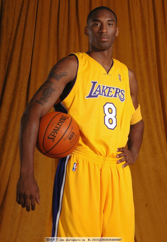 库库雷利亚：为埃斯特旺感到高兴；我尽量不给亚马尔太多空间（库库雷利亚：为埃斯特旺开心；尽量不让亚马尔有空间）