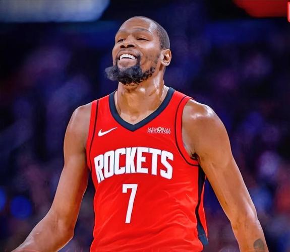 英超-曼城3-0完胜桑德兰登顶次席，福登传射建功（英超：曼城3-0轻取桑德兰升至第二，福登一传一射）