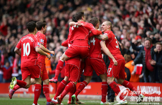 状态出色！杜兰特半场三分3中3轰16分2板2助（手感火热！杜兰特半场三分3投3中，砍下16分2篮板2助攻）