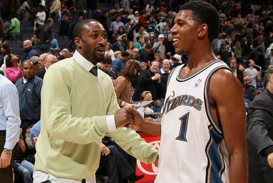 世体：拉波尔塔未回应老佛爷言论，与切尔西管理层共进晚餐（世体：拉波尔塔未置评弗洛伦蒂诺言论，已与切尔西高层共进晚餐）