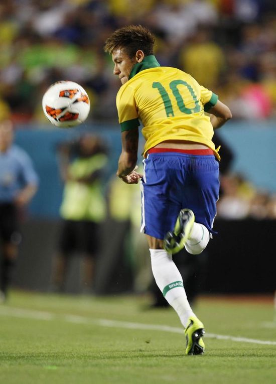 澳超战报：维尔格斯双响马塔助攻，墨尔本胜利2-1阿德莱德（澳超综述：维尔格斯梅开二度马塔送助攻，墨尔本胜利2-1力克阿德莱德）