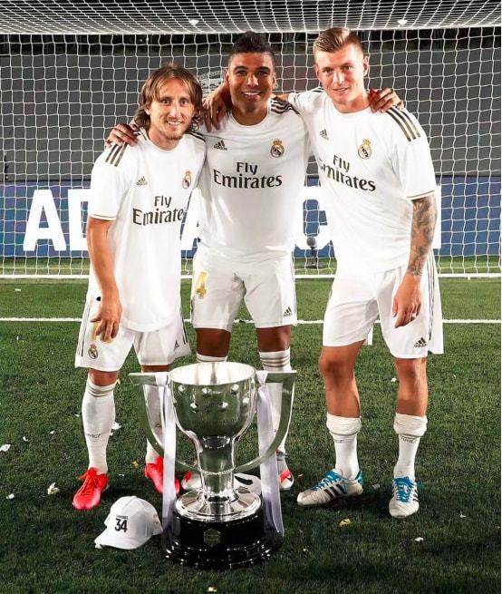 特朗普获“国际足联和平奖”，笑得合不拢嘴，称：“这无疑是我人生中至高的荣誉之一”（特朗普获颁“国际足联和平奖”，笑逐颜开：称此为其人生至高荣誉之一）