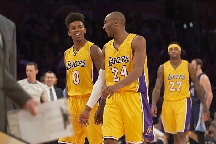 Tsygankov的后期支撑领先让赫罗纳超越皇家社会并走出降级区（Tsygankov终场前打入制胜球，助赫罗纳力压皇家社会脱离降级区）