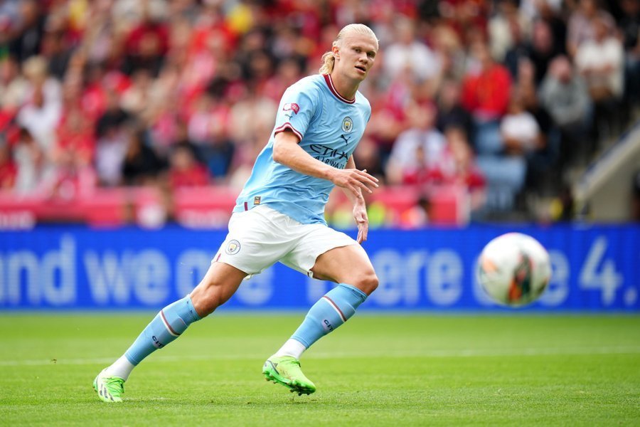 每体：埃里克将与巴萨续约至2029年，并含一年续约选项（每体报道：巴萨将与埃里克续约至2029年，合同附带一年延长选项）