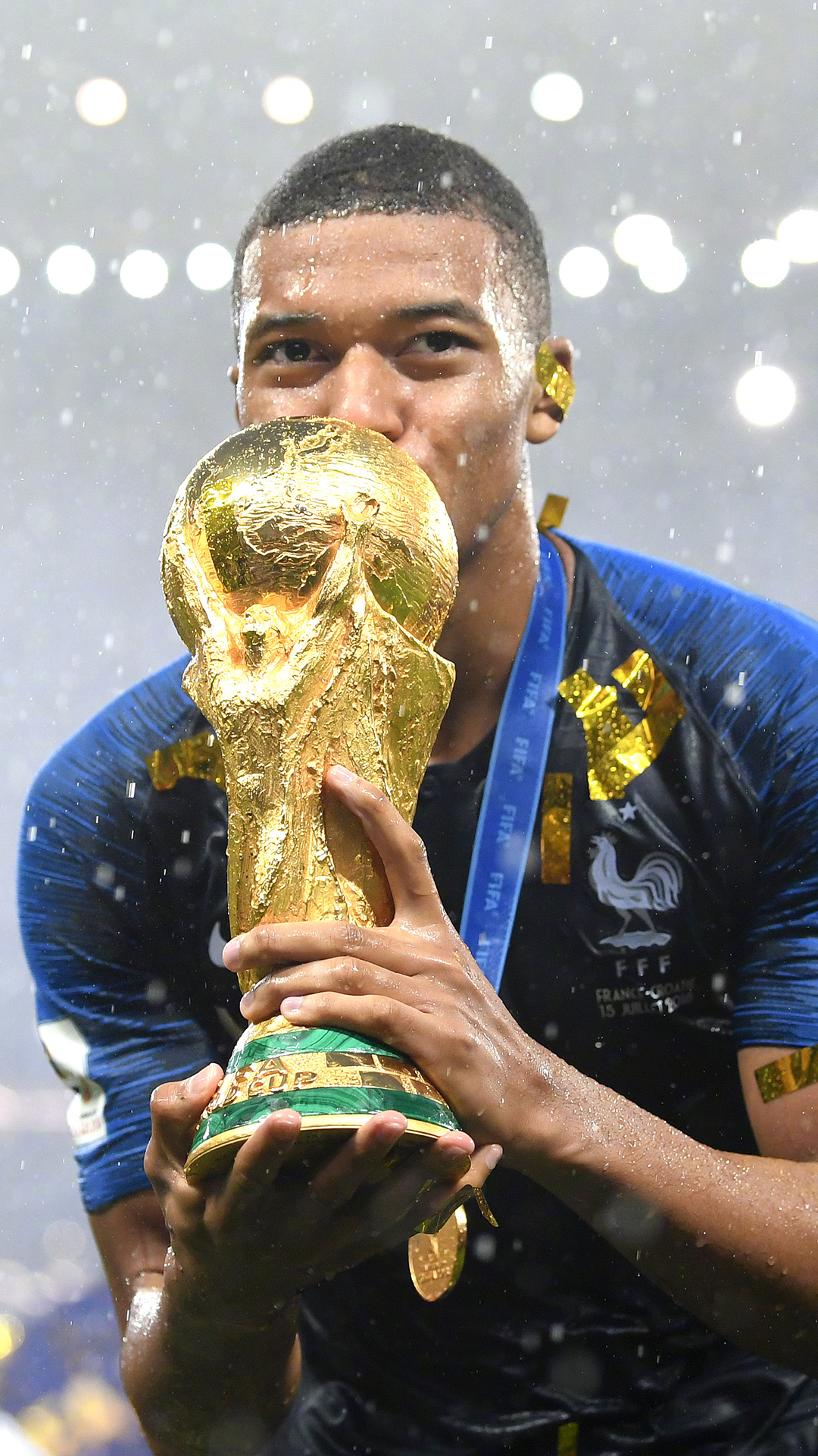 德天空：多特19岁边锋坎贝尔已向俱乐部表示希望在冬窗离队（德天空：多特19岁边锋坎贝尔已告知俱乐部，盼在冬窗离队）